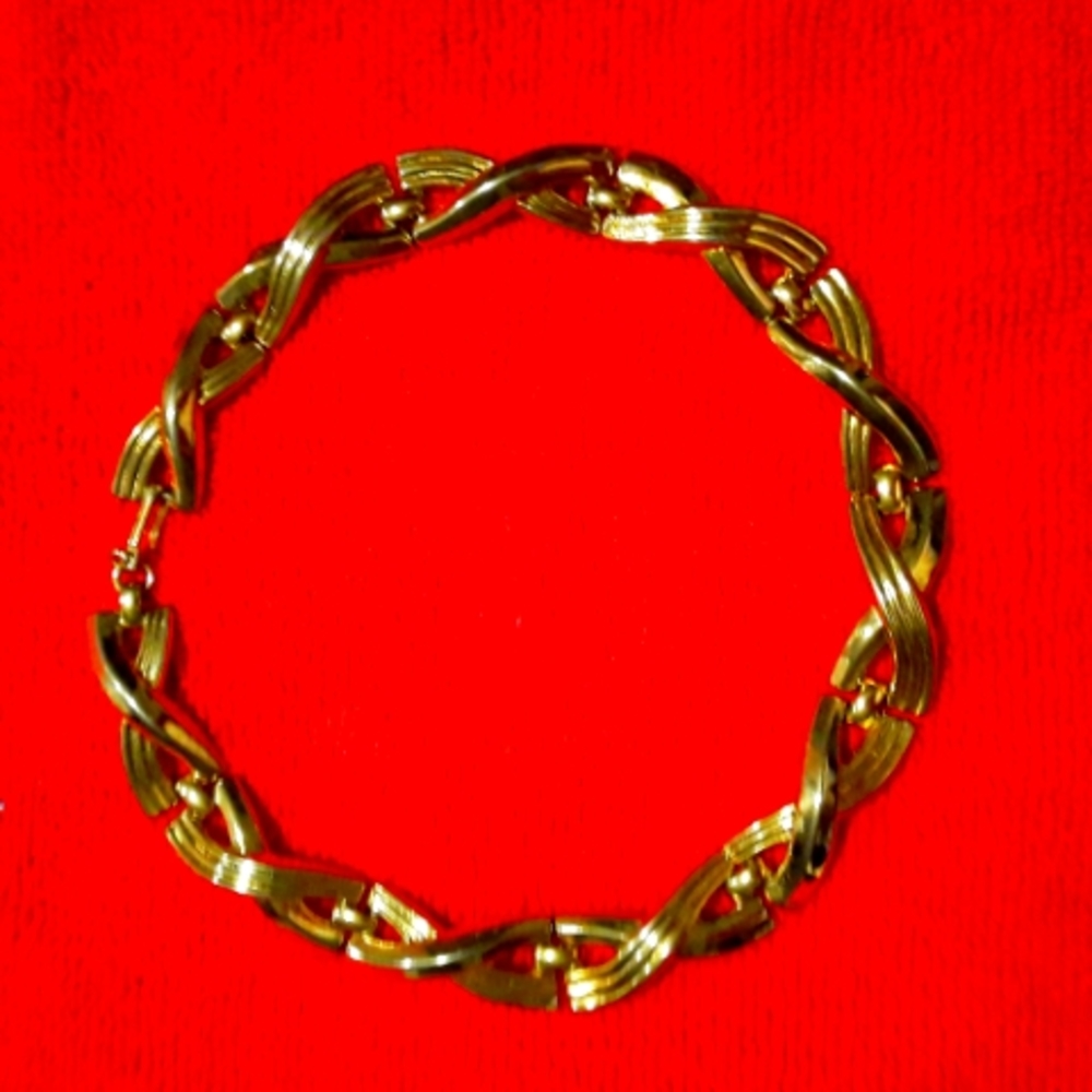 Vintage Monet gold tone choker